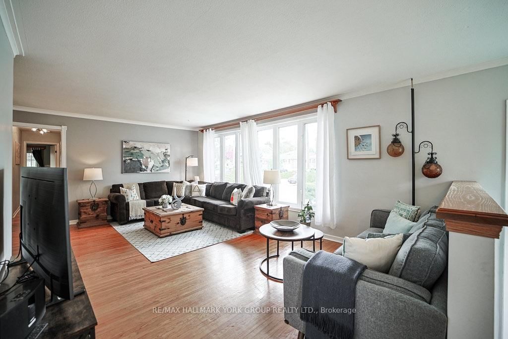689 Sunnypoint Drive • Newmarket, ON photo 17