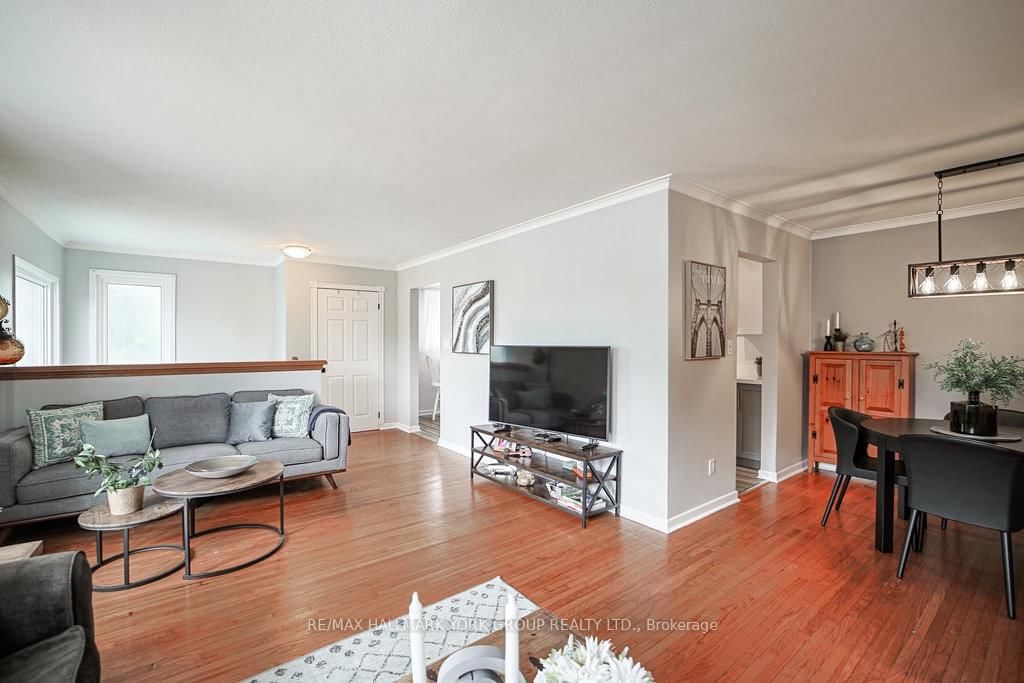 689 Sunnypoint Drive • Newmarket, ON photo 19