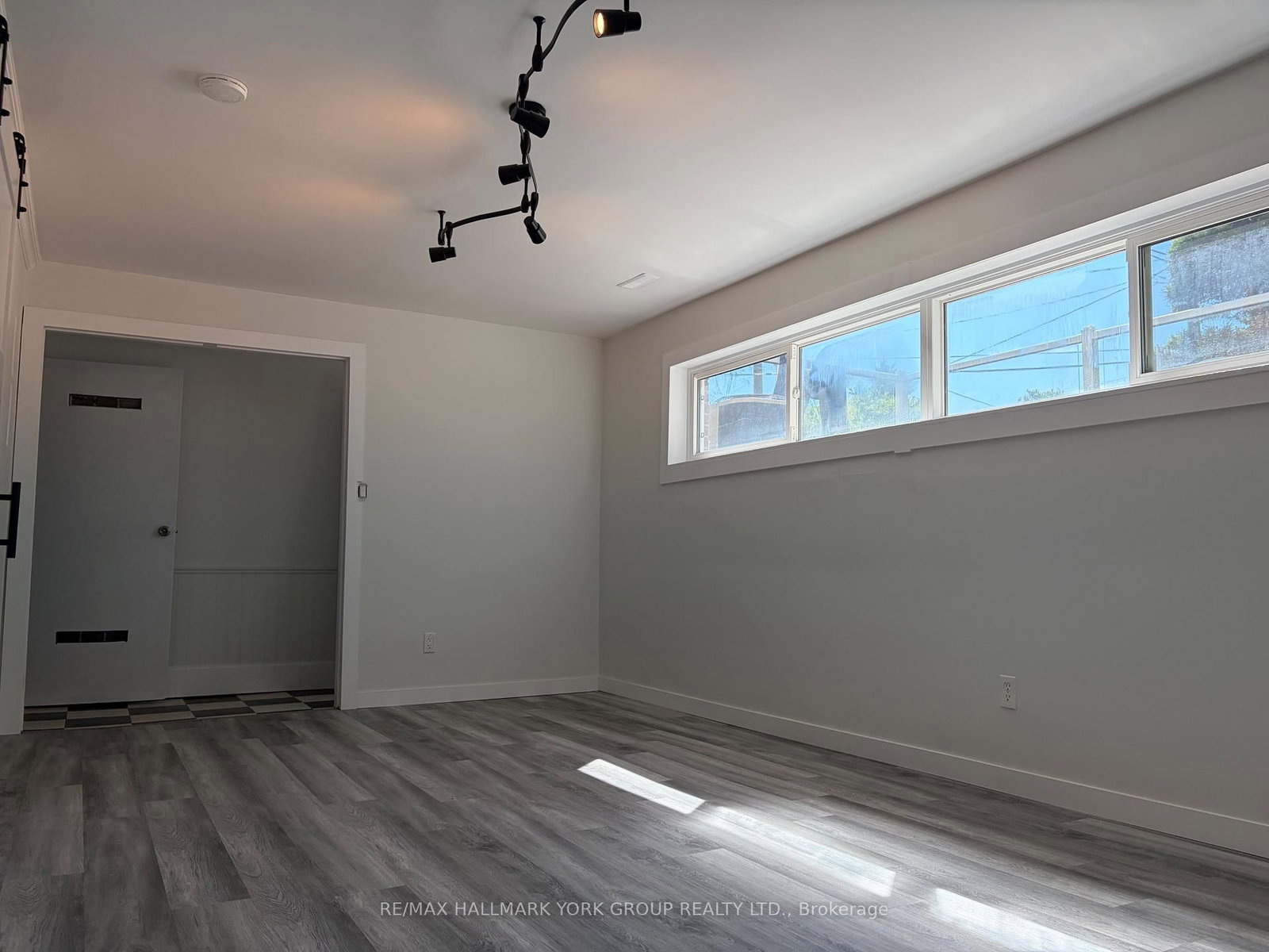 689 Sunnypoint Drive • Newmarket, ON photo 41
