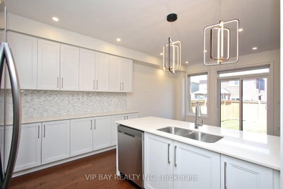 8 Tremoy Road • East Gwillimbury, ON photo 5