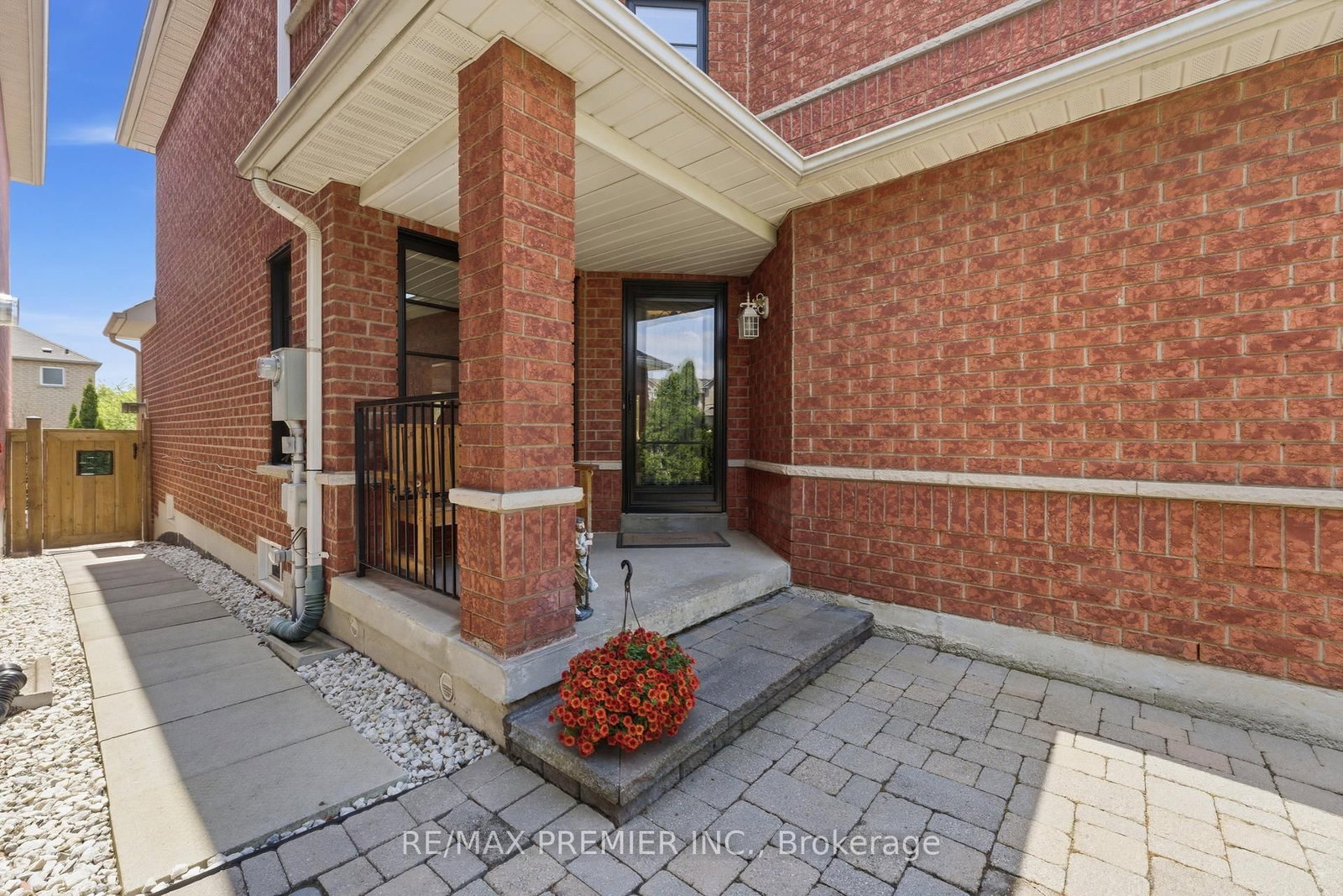 37 Princeton Gate • Vaughan, ON photo 4