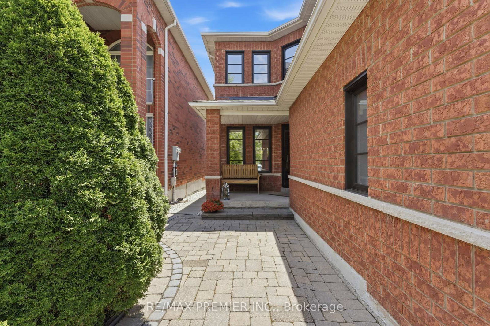 37 Princeton Gate • Vaughan, ON photo 5