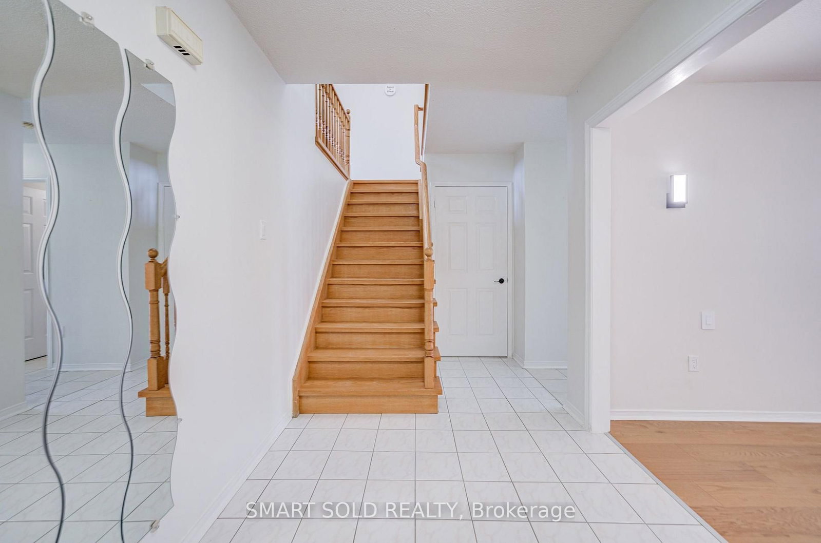 19 Justus Drive • Richmond Hill, ON photo 2