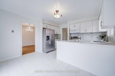 19 Justus Drive • Richmond Hill, ON photo 8