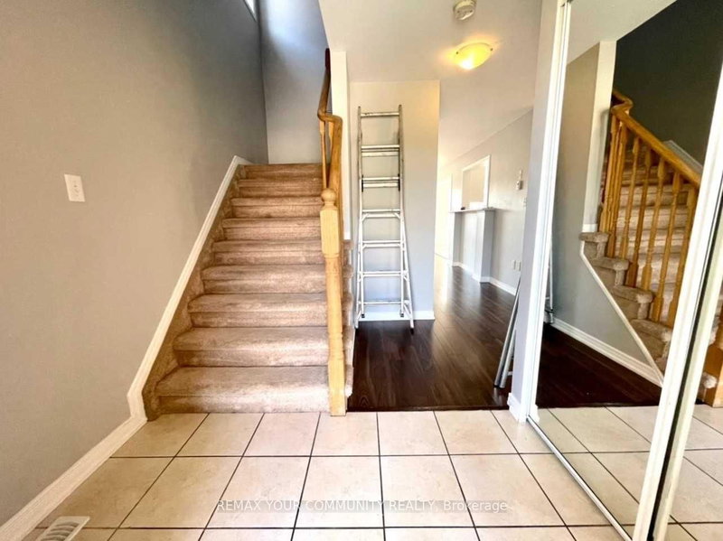Main Floor - 1385 Hunter Street
