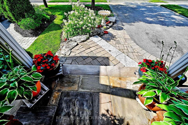 81 Woodbury Crescent