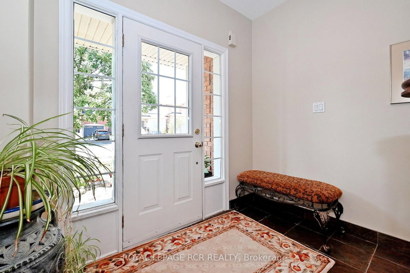 81 Woodbury Crescent