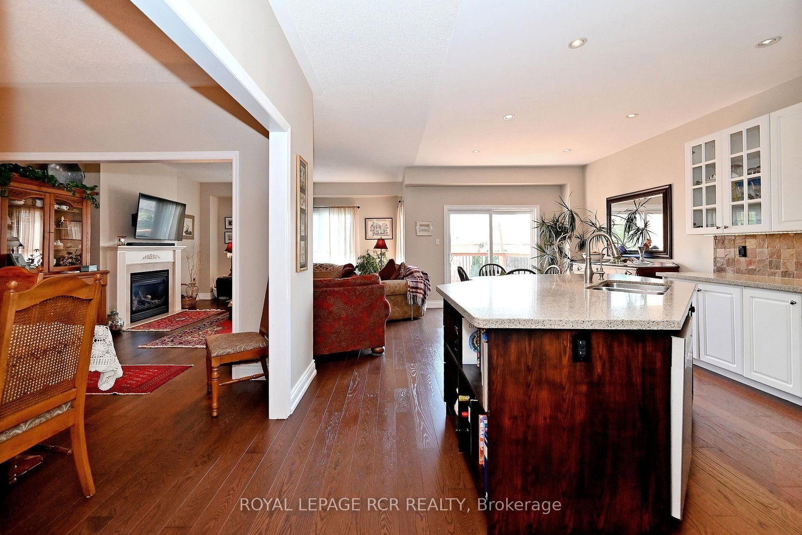 81 Woodbury Crescent • Newmarket, ON photo 5
