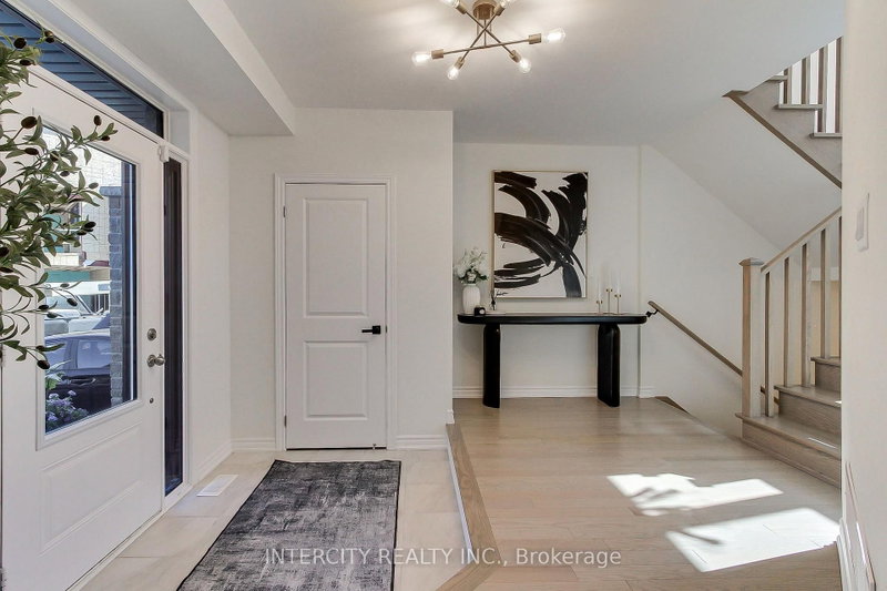 130 Blick Cres photo 5