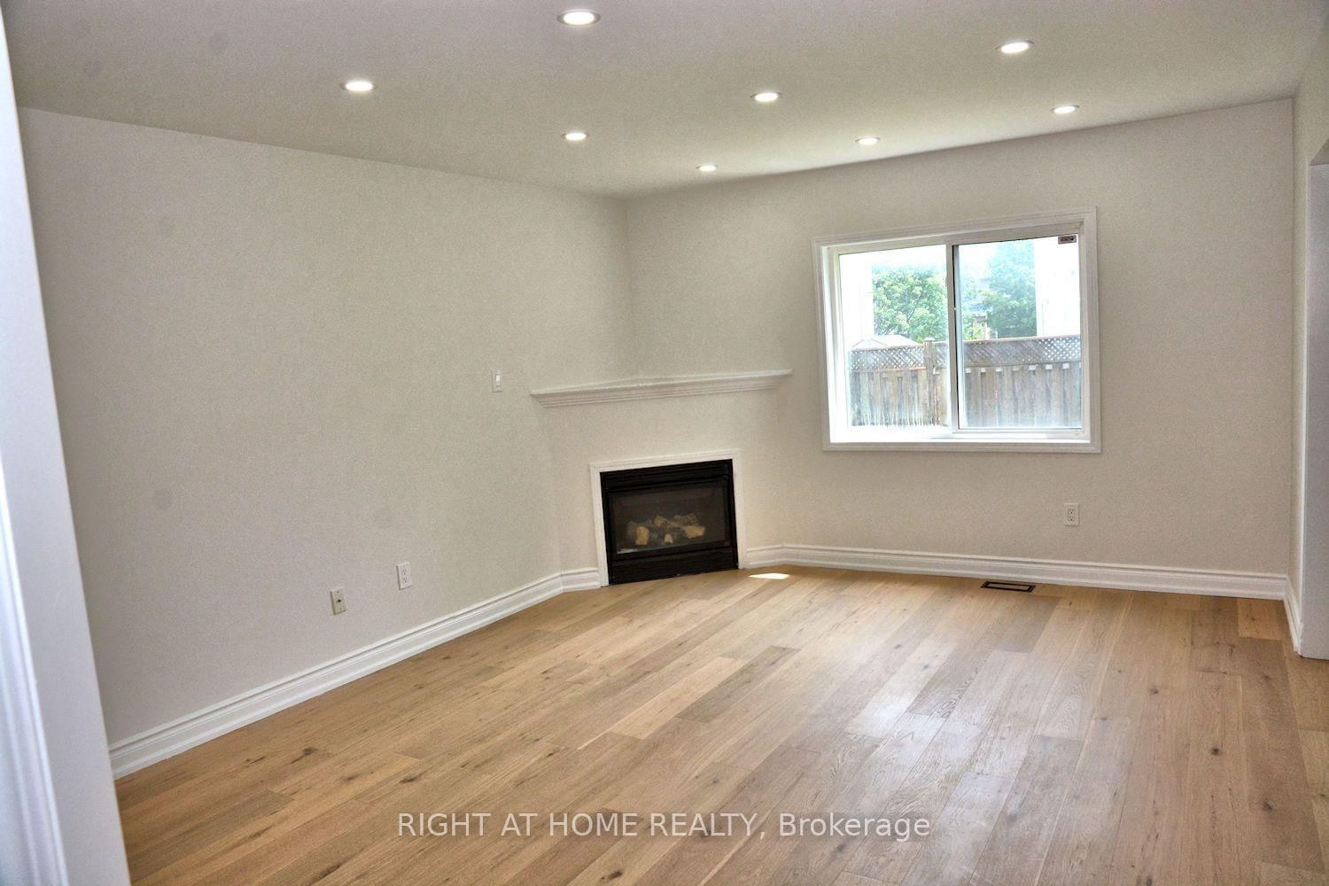 255 Marble Place • Newmarket, ON photo 9