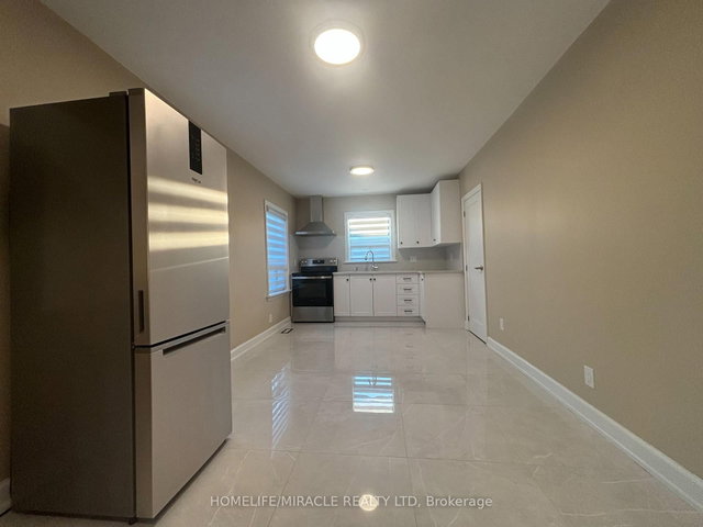 Upper floor suite - 54 Hawman Avenue