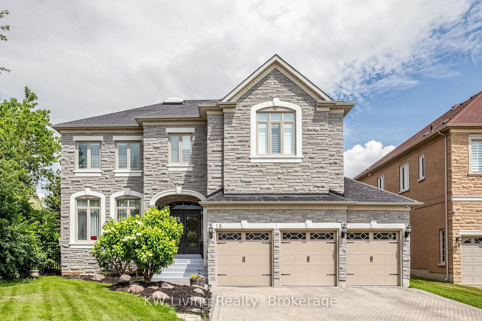 16 Montressor Court • Richmond Hill, ON photo 1