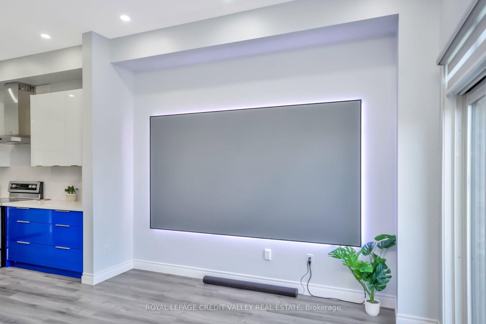 336 Elyse Court • Aurora, ON photo 8