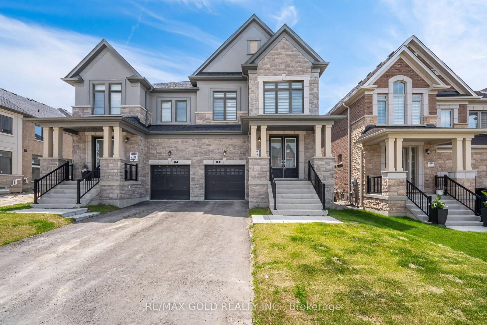 9 Kentledge Avenue • East Gwillimbury, ON photo 1