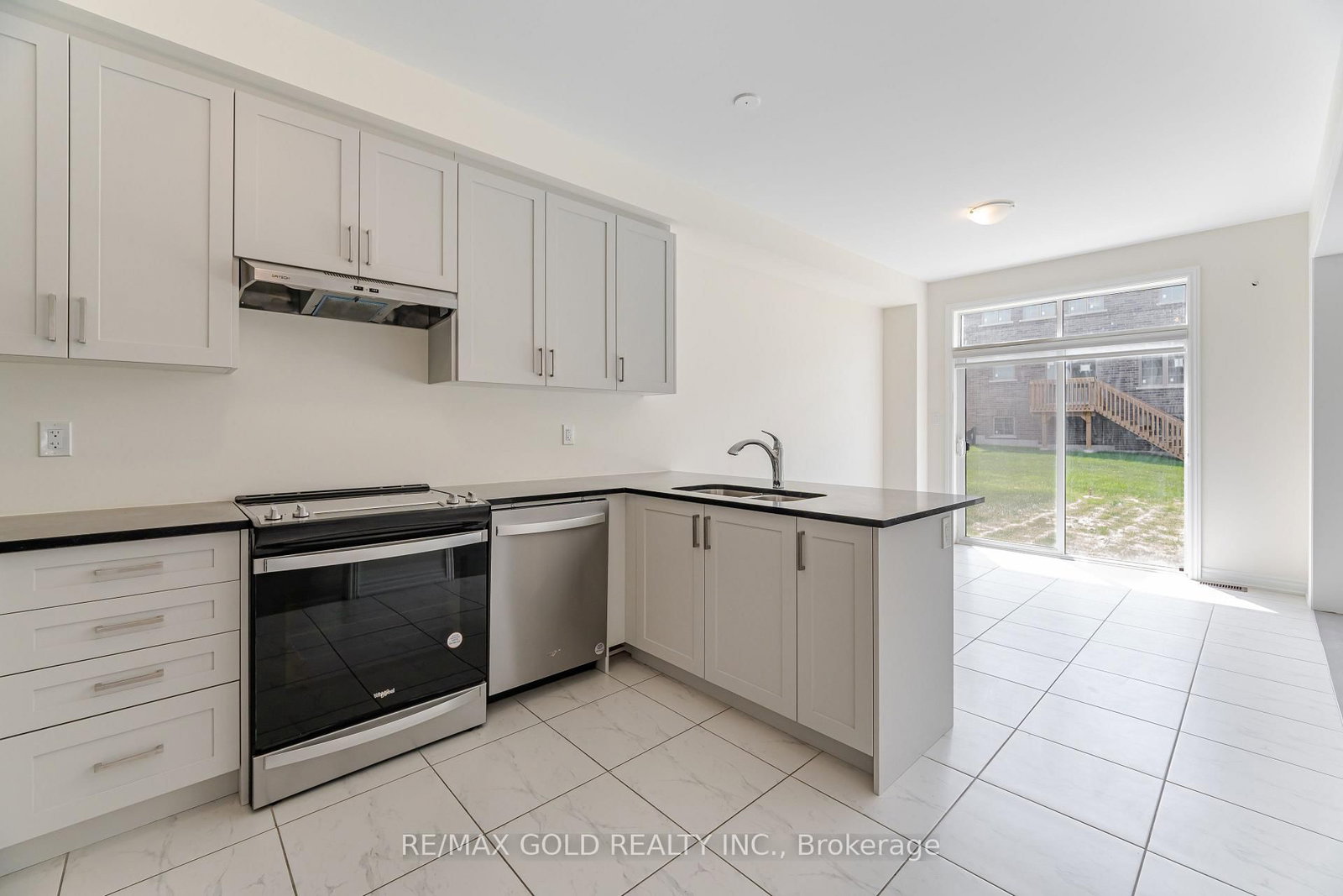 9 Kentledge Avenue • East Gwillimbury, ON photo 18