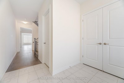 9 Kentledge Avenue • East Gwillimbury, ON photo 5