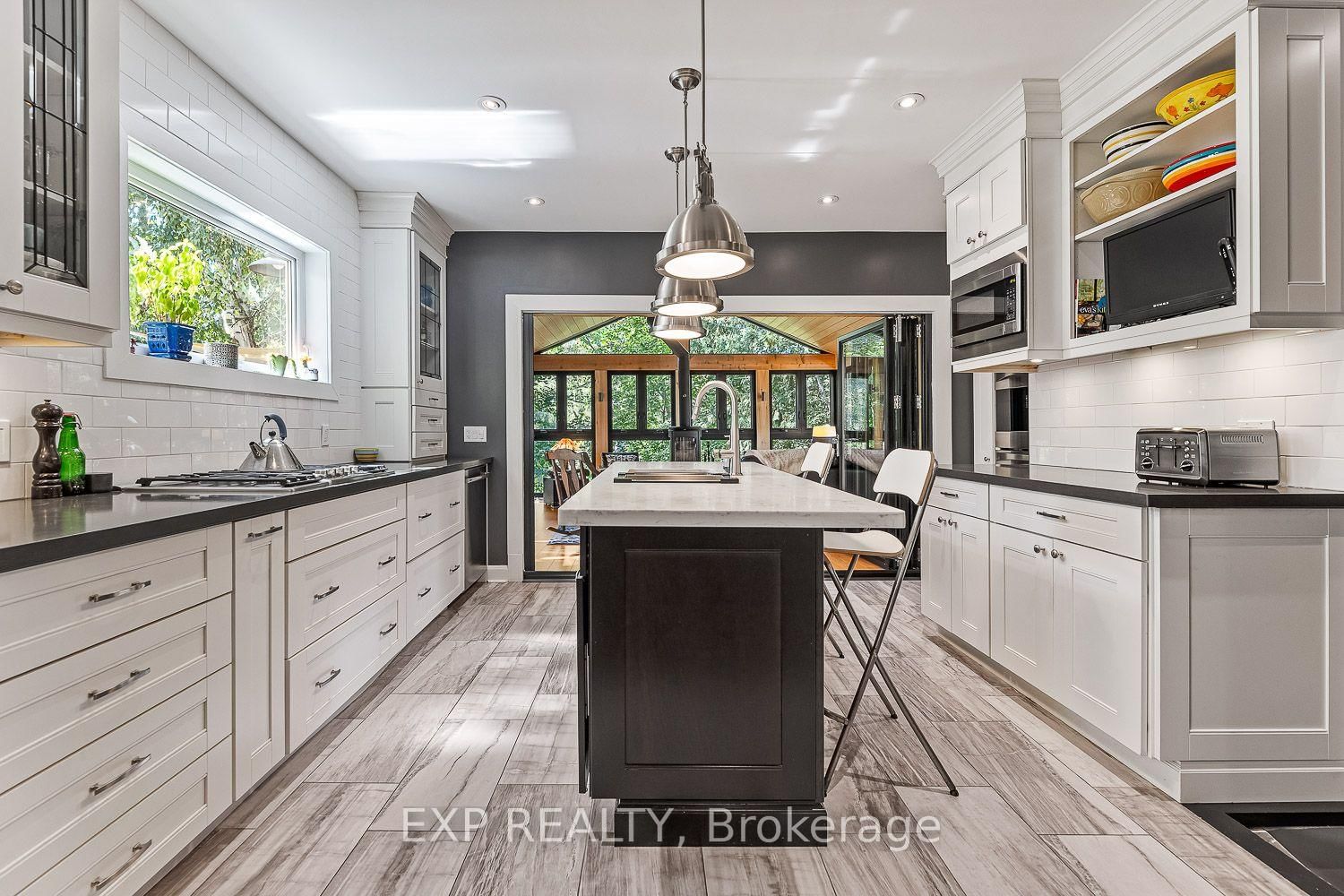208 Lorne Avenue • Newmarket, ON photo 10