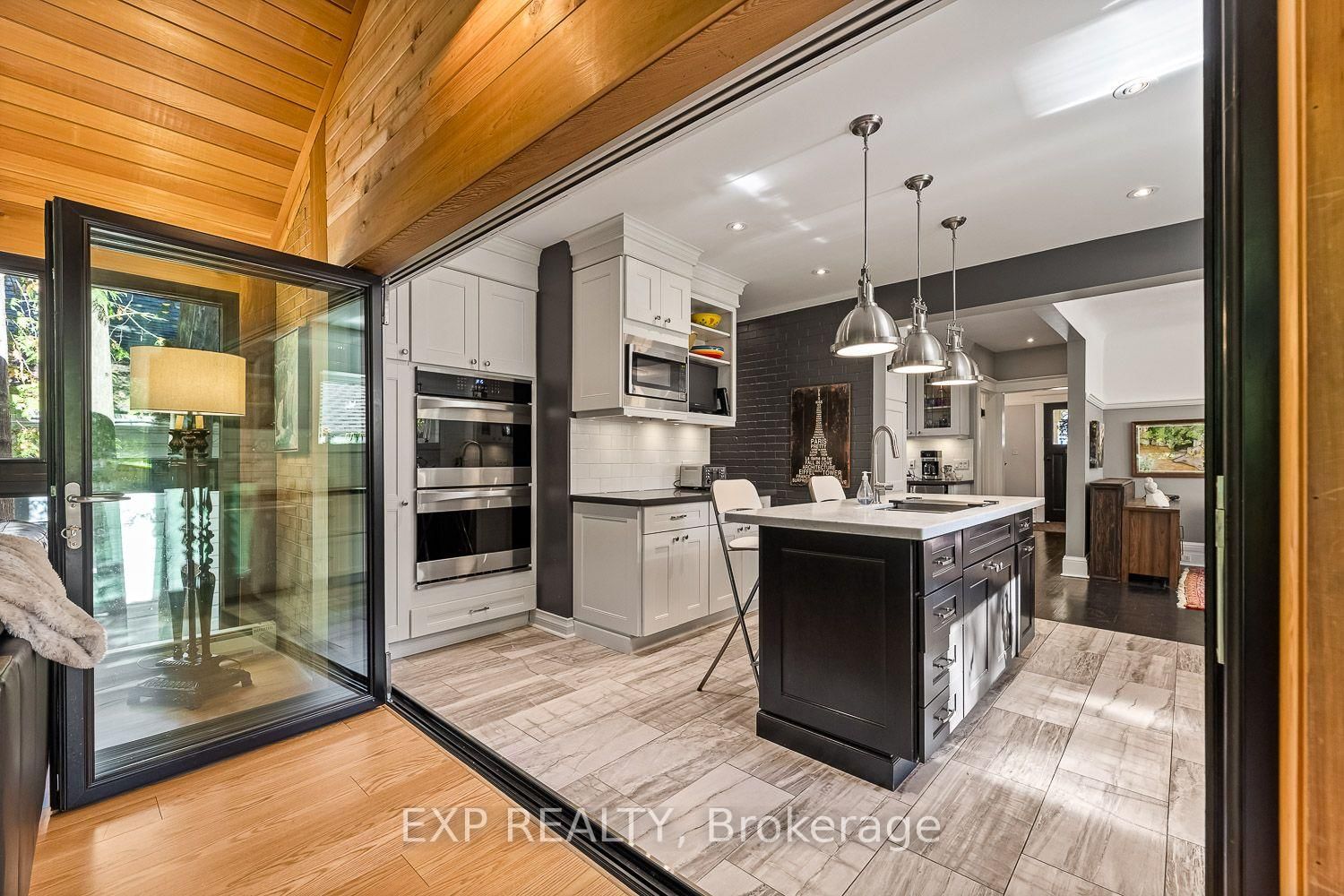208 Lorne Avenue • Newmarket, ON photo 17