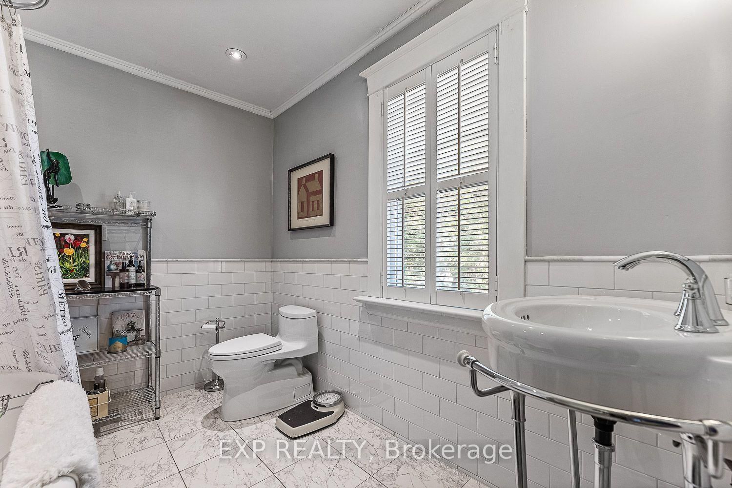 208 Lorne Avenue • Newmarket, ON photo 28