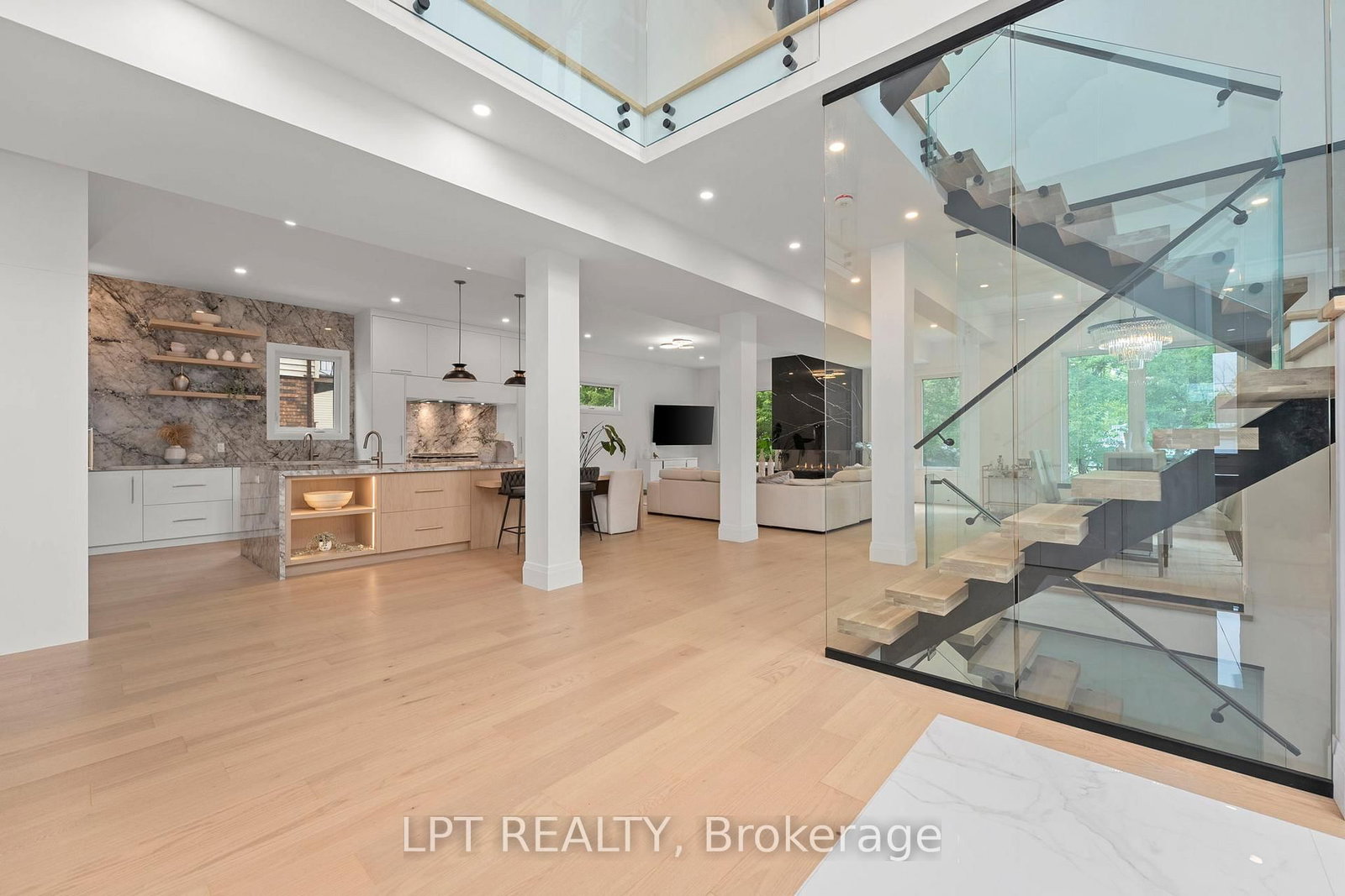 838 Elmwood Street • Georgina, ON photo 11