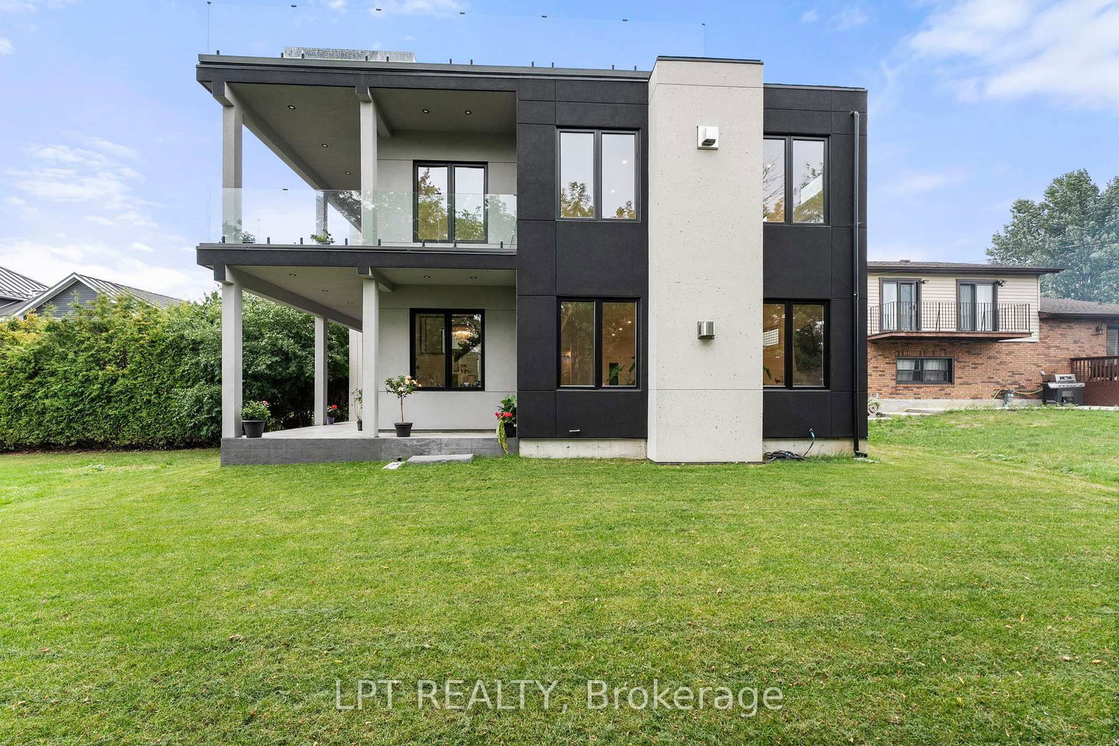 838 Elmwood Street • Georgina, ON photo 6