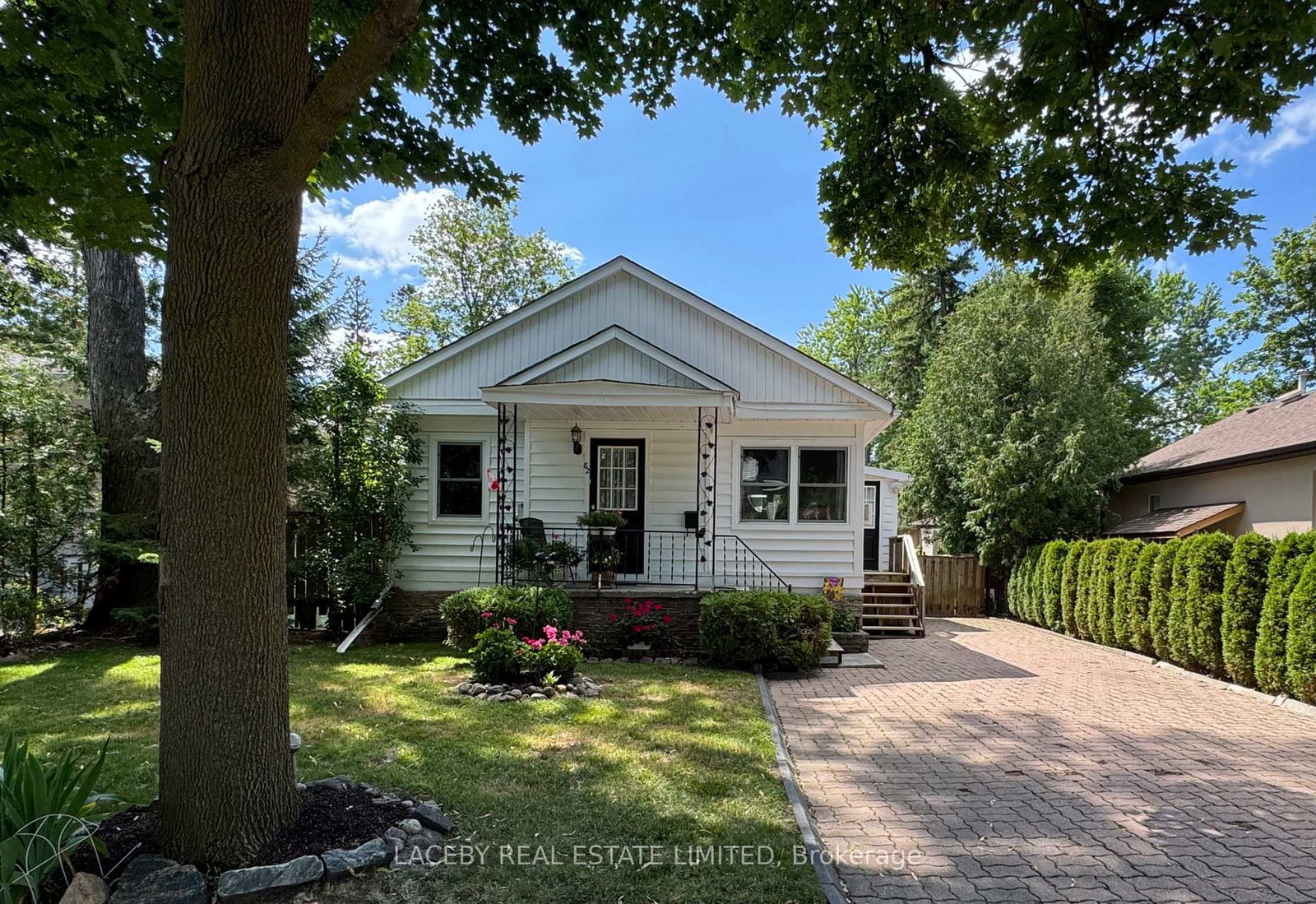 82 Mill Street • Richmond Hill, ON photo 2