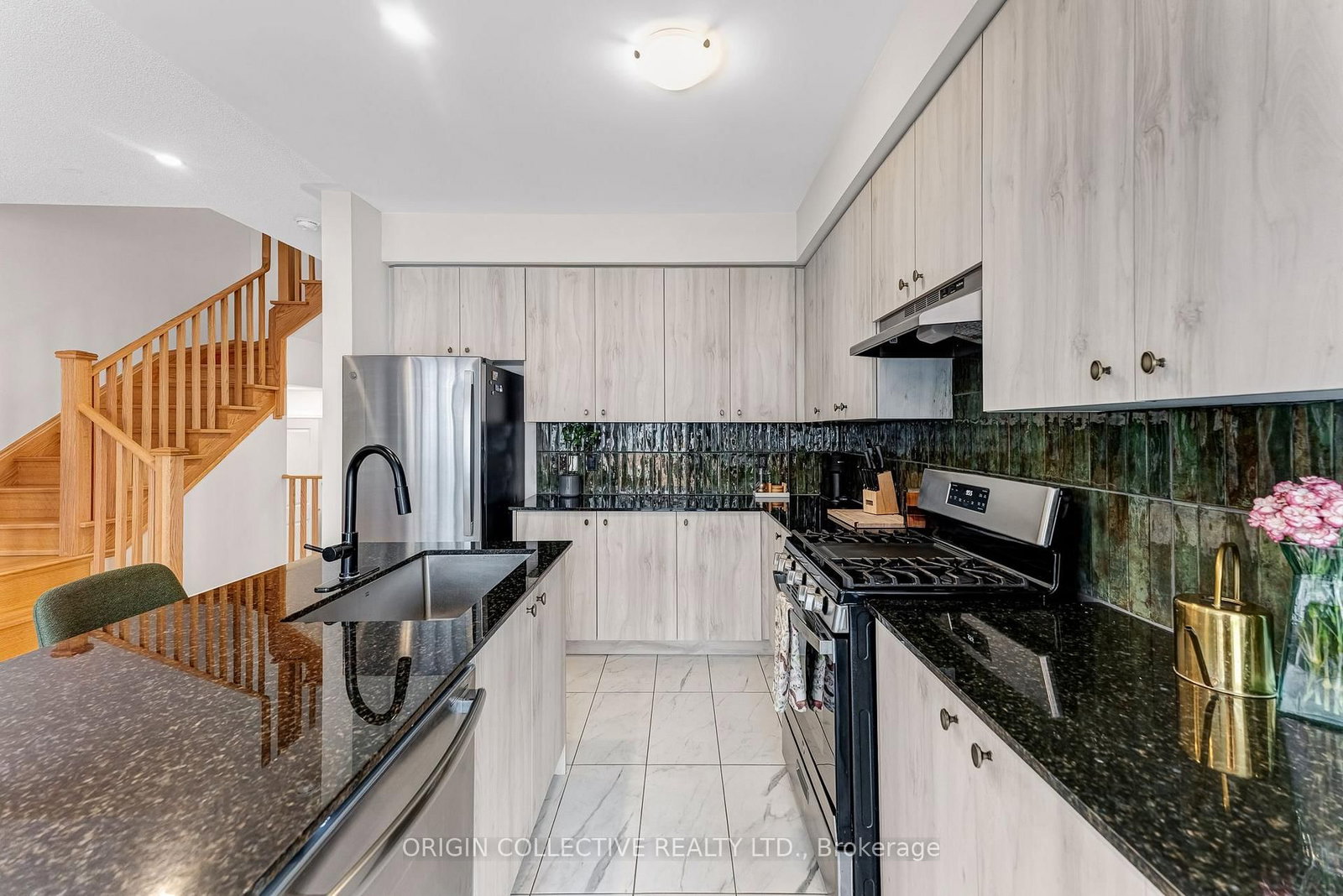 215 Landolfi Way • Bradford West Gwillimbury, ON photo 11