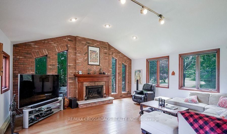 18 E Hill Top Trail • Whitchurch-Stouffville, ON photo 19