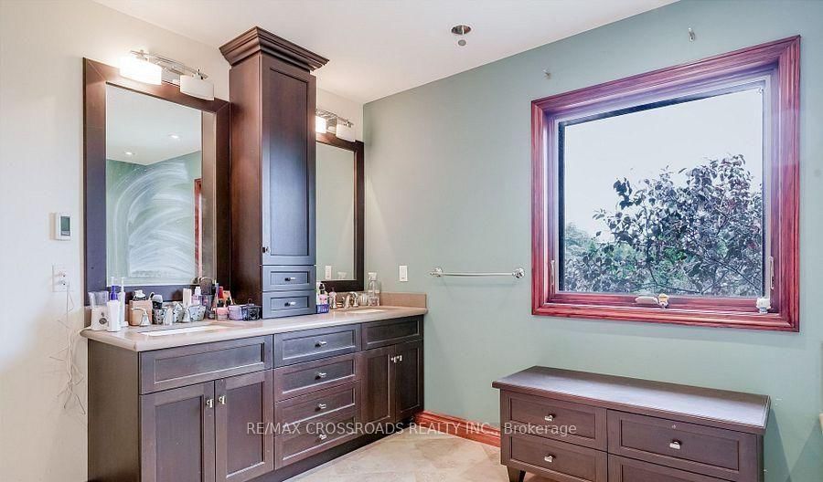 18 E Hill Top Trail • Whitchurch-Stouffville, ON photo 30