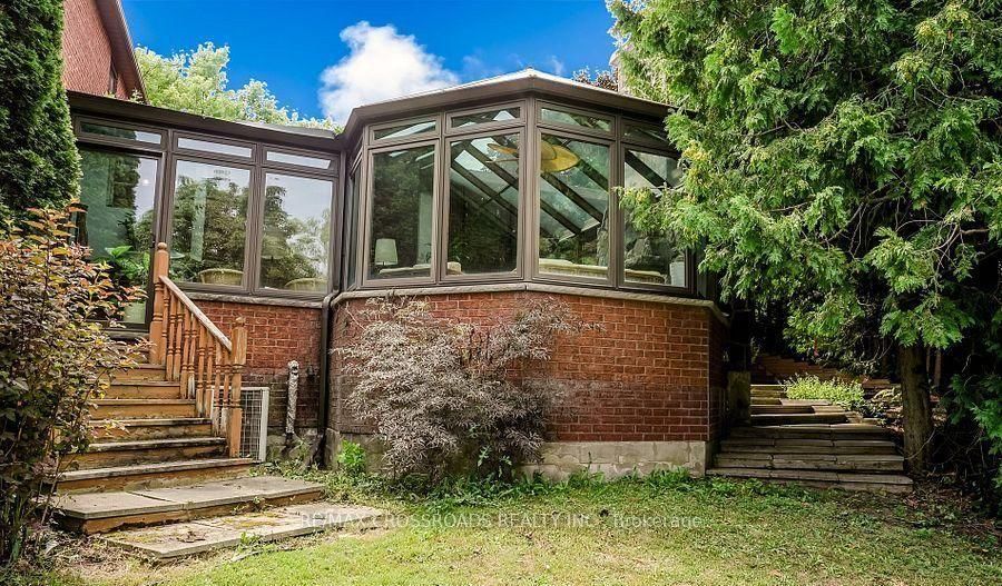18 E Hill Top Trail • Whitchurch-Stouffville, ON photo 38