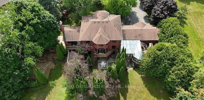 18 E Hill Top Trail • Whitchurch-Stouffville, ON photo 4