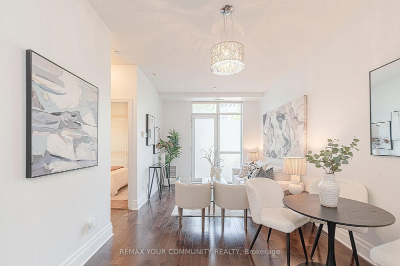 102 - 39 Upper Duke Crescent