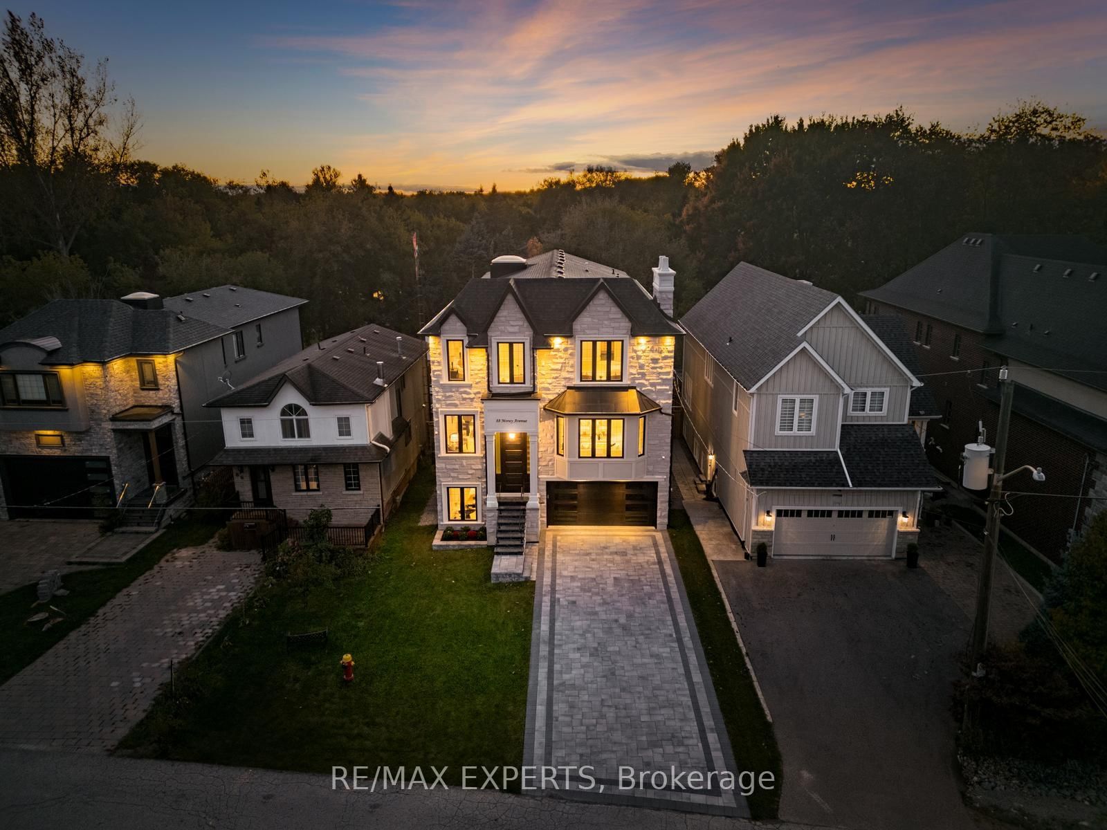 88 Moray Avenue • Richmond Hill, ON photo 2