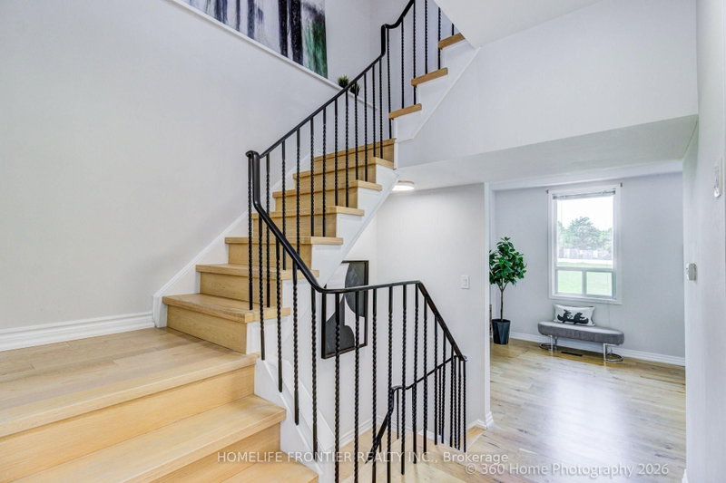 92 Poplar Crescent W