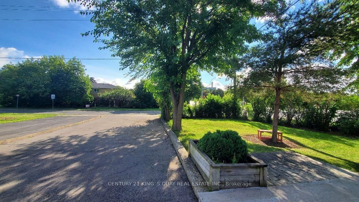 2 Robinson Street • Markham, ON photo 4