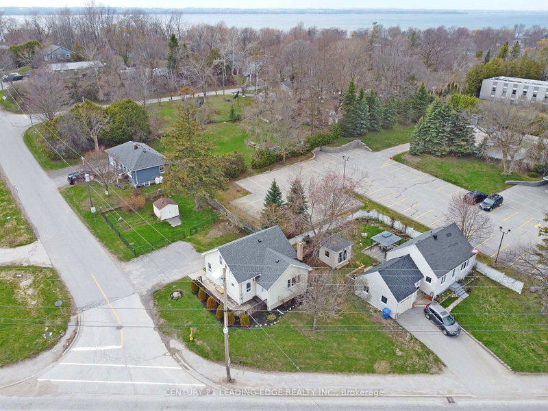 home for lease on 500 The Queensway South null
