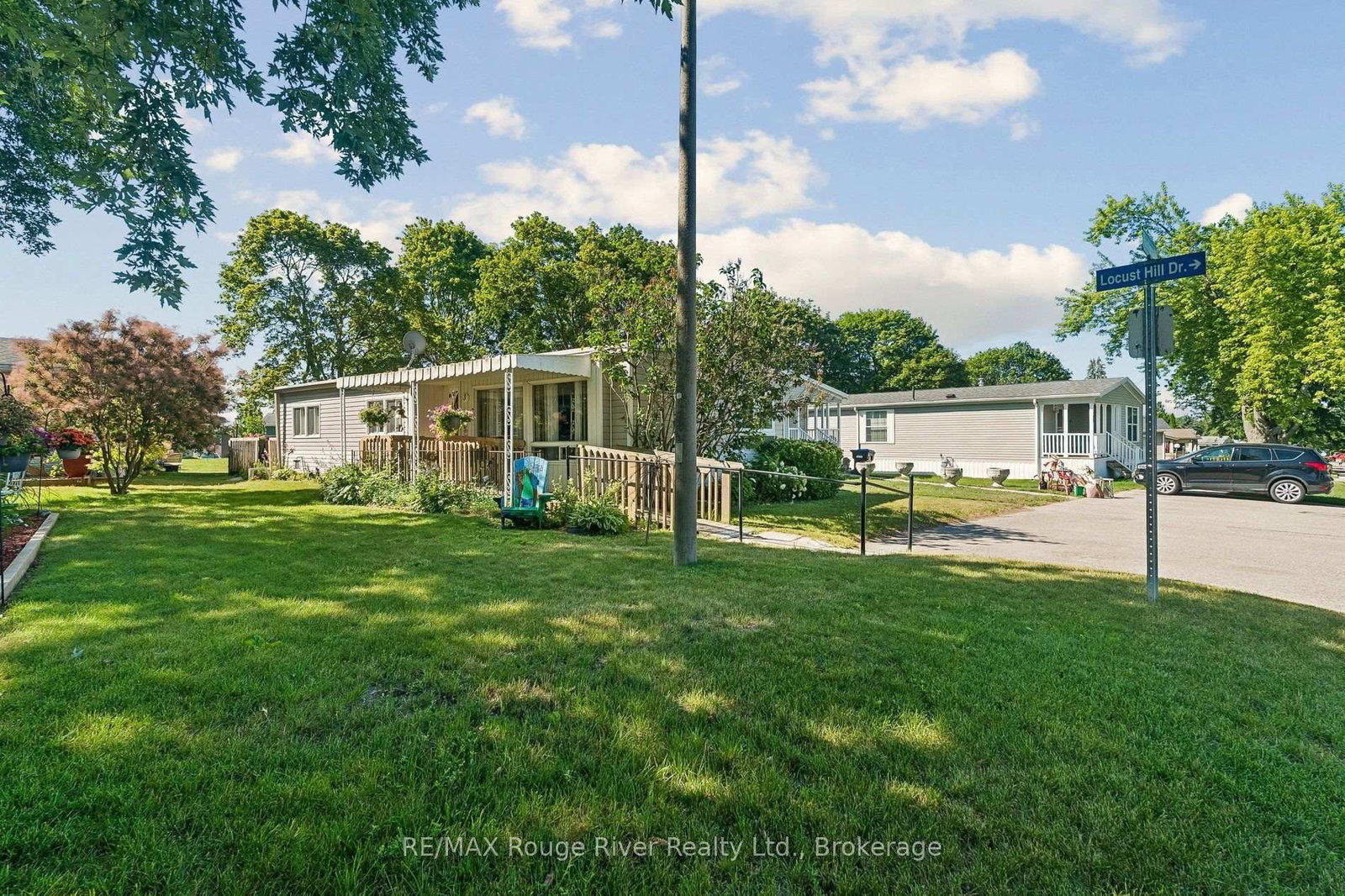 35 Hawthorne Drive • Innisfil, ON photo 1