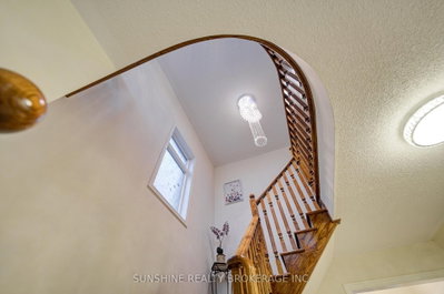 119 Glad Park Avenue • Whitchurch-Stouffville, ON photo 5