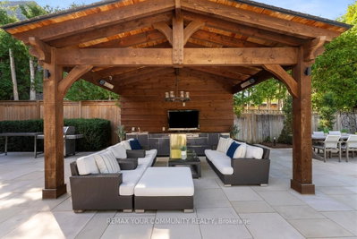 48 May Avenue • Richmond Hill, ON photo 2