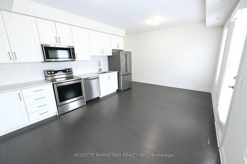 home for lease on Coach 9480 Bayview Avenue
