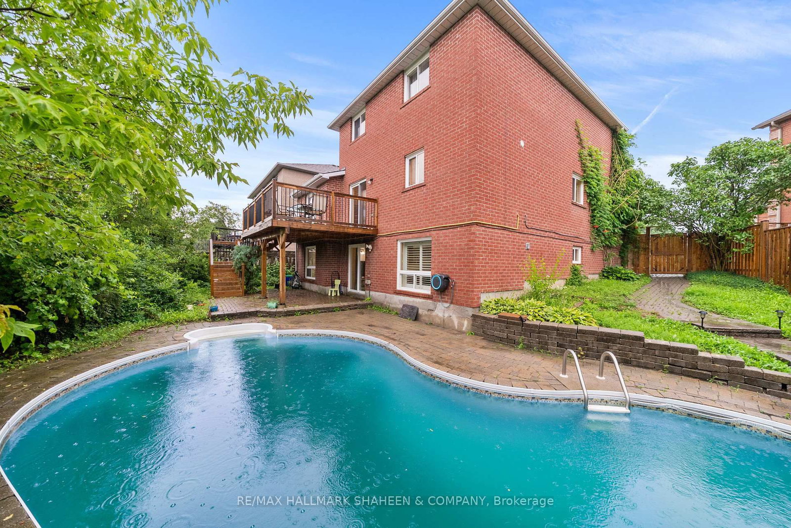 718 Firth Court • Newmarket, ON photo 4