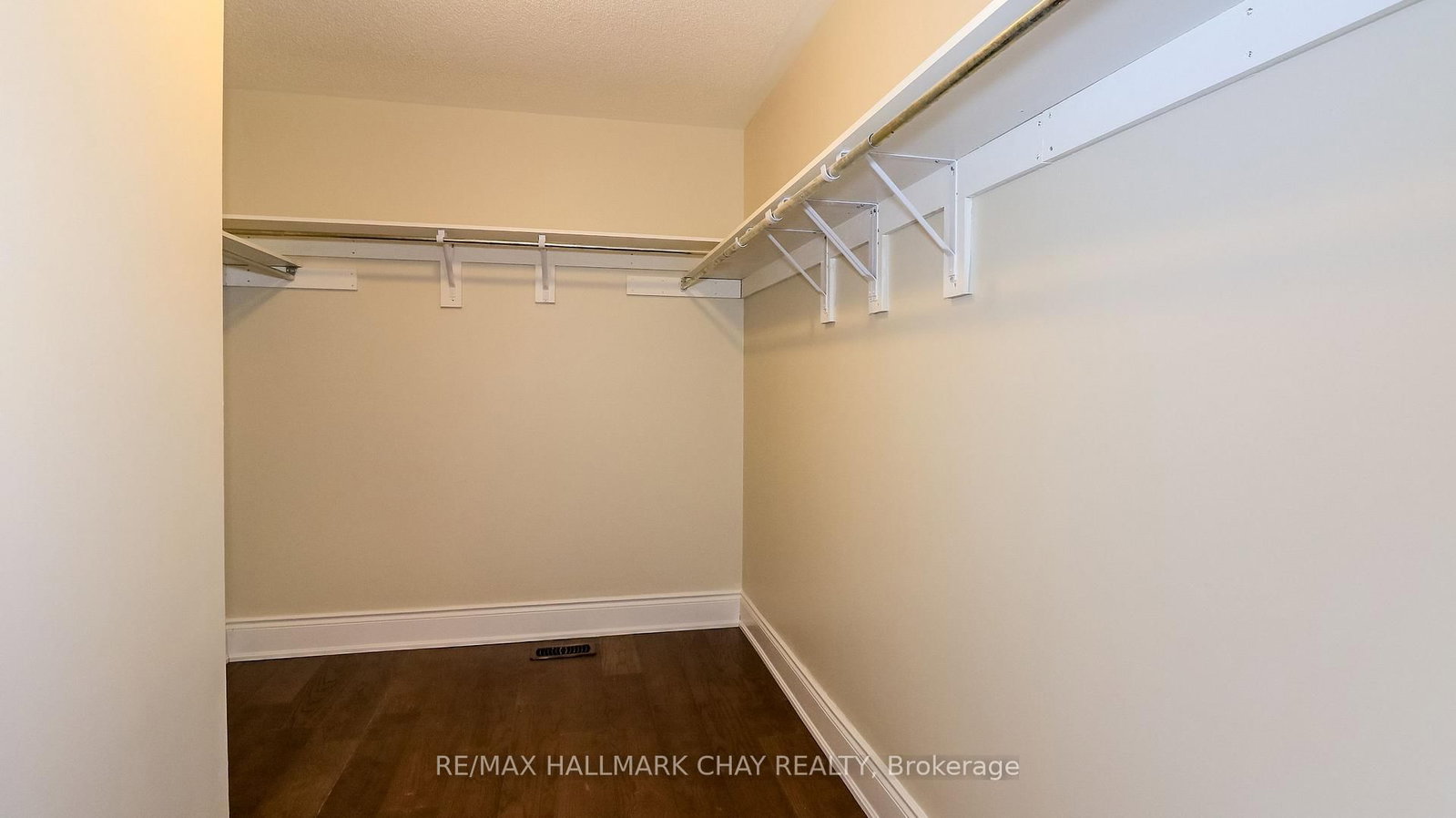 142 Gold Park Gate • Essa, ON photo 24