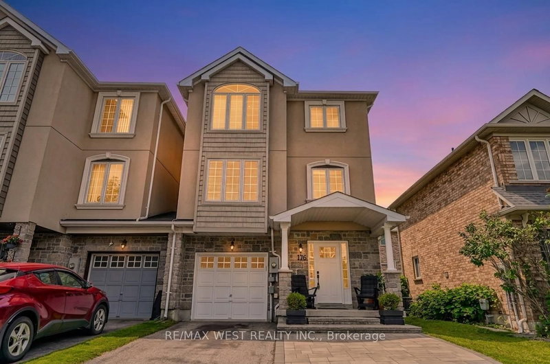 176 Gail Parks Crescent