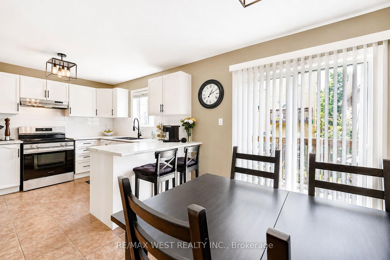 176 Gail Parks Crescent • Newmarket, ON photo 8