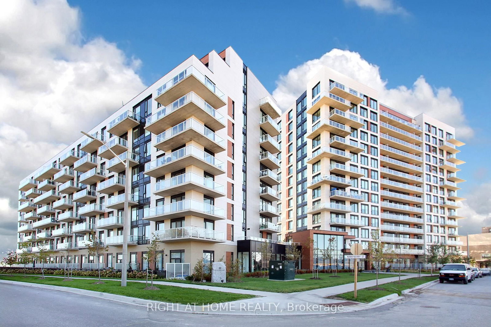 6 David Eyer Road #513 - Condo Apartment in Rural Richmond Hill