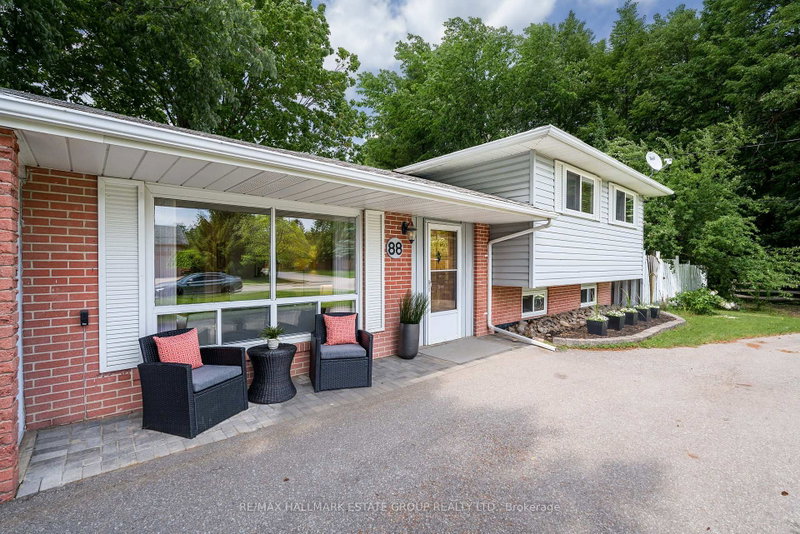 88 Lakeland Crescent