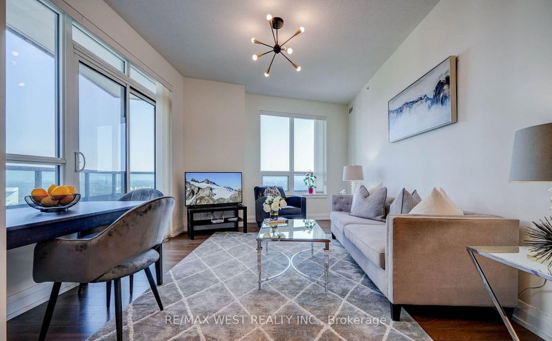 home for lease on 2131-7161 Yonge Street