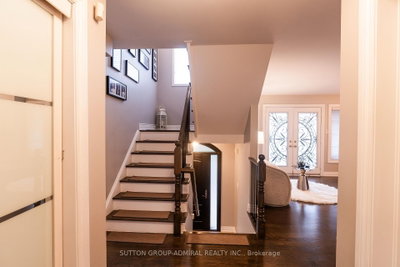 43 Mainland Crescent • Vaughan, ON photo 8
