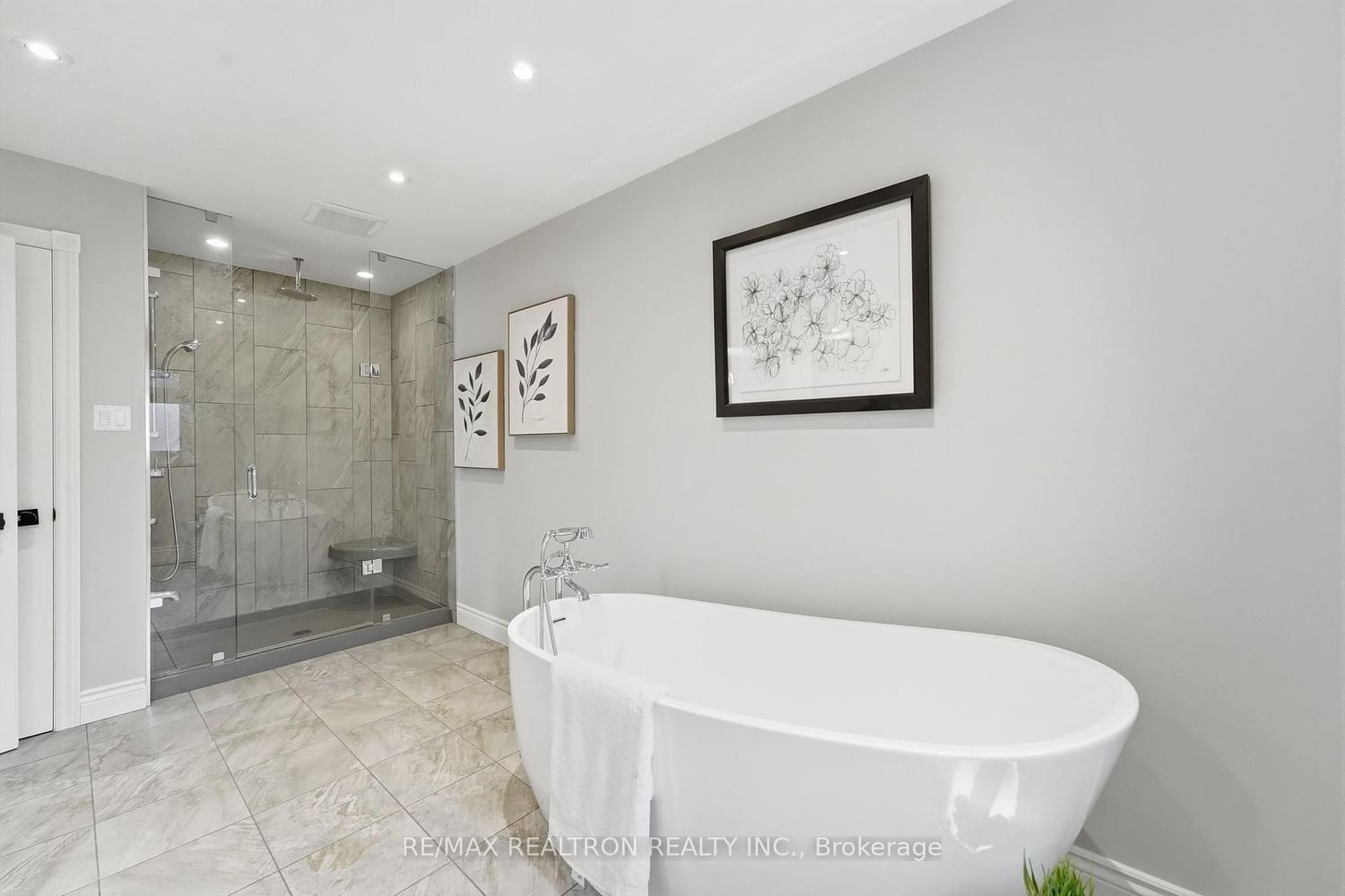 653 Exceller Circle • Newmarket, ON photo 30