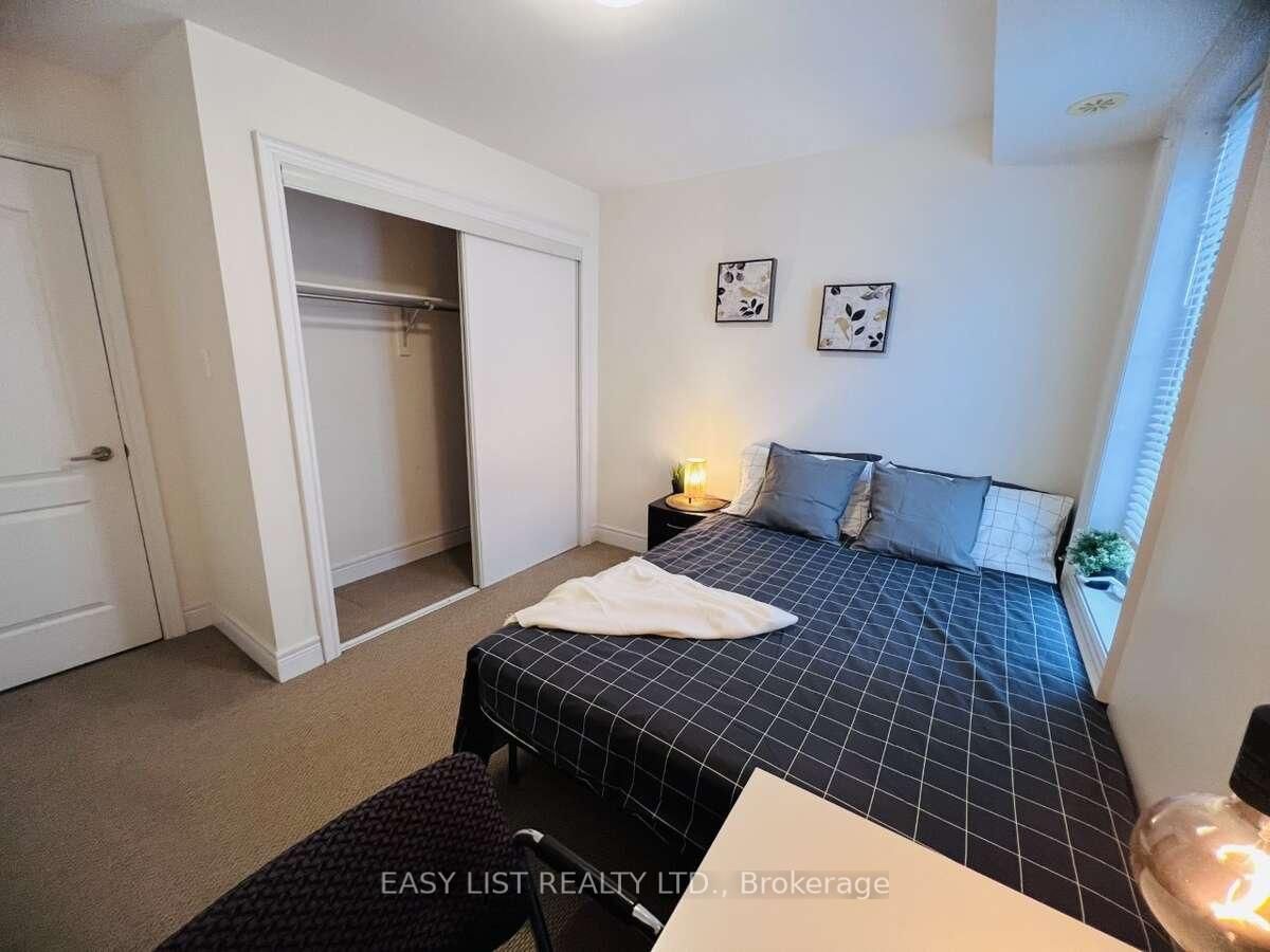 28 Upper Duke Crescent • Markham, ON photo 9